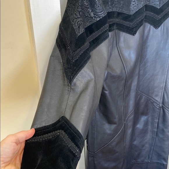 Vintage Black Leather Trench Coat with Mandala Design and Embroidered Suede Goth - Picture 9 of 17